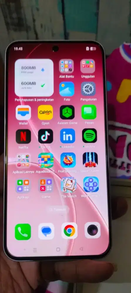 Oppo Reno 15F warna pink lengkap