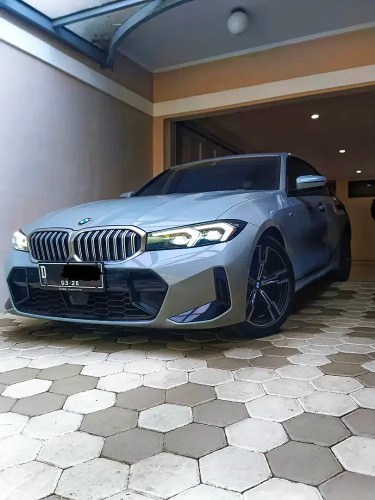 BMW 320i Msport new a like