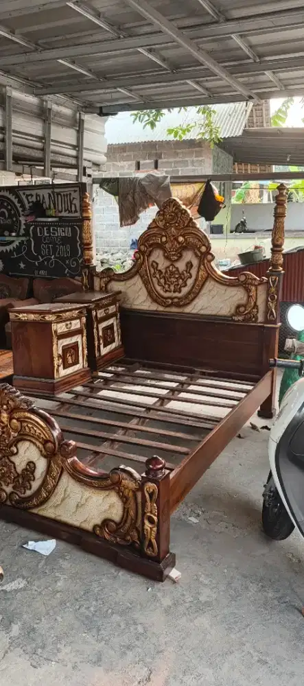 Dipan plus nakas 2 unit