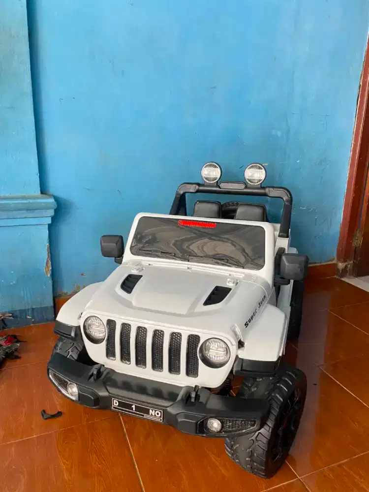 MOBIL REMOTE AKI BAN KARET