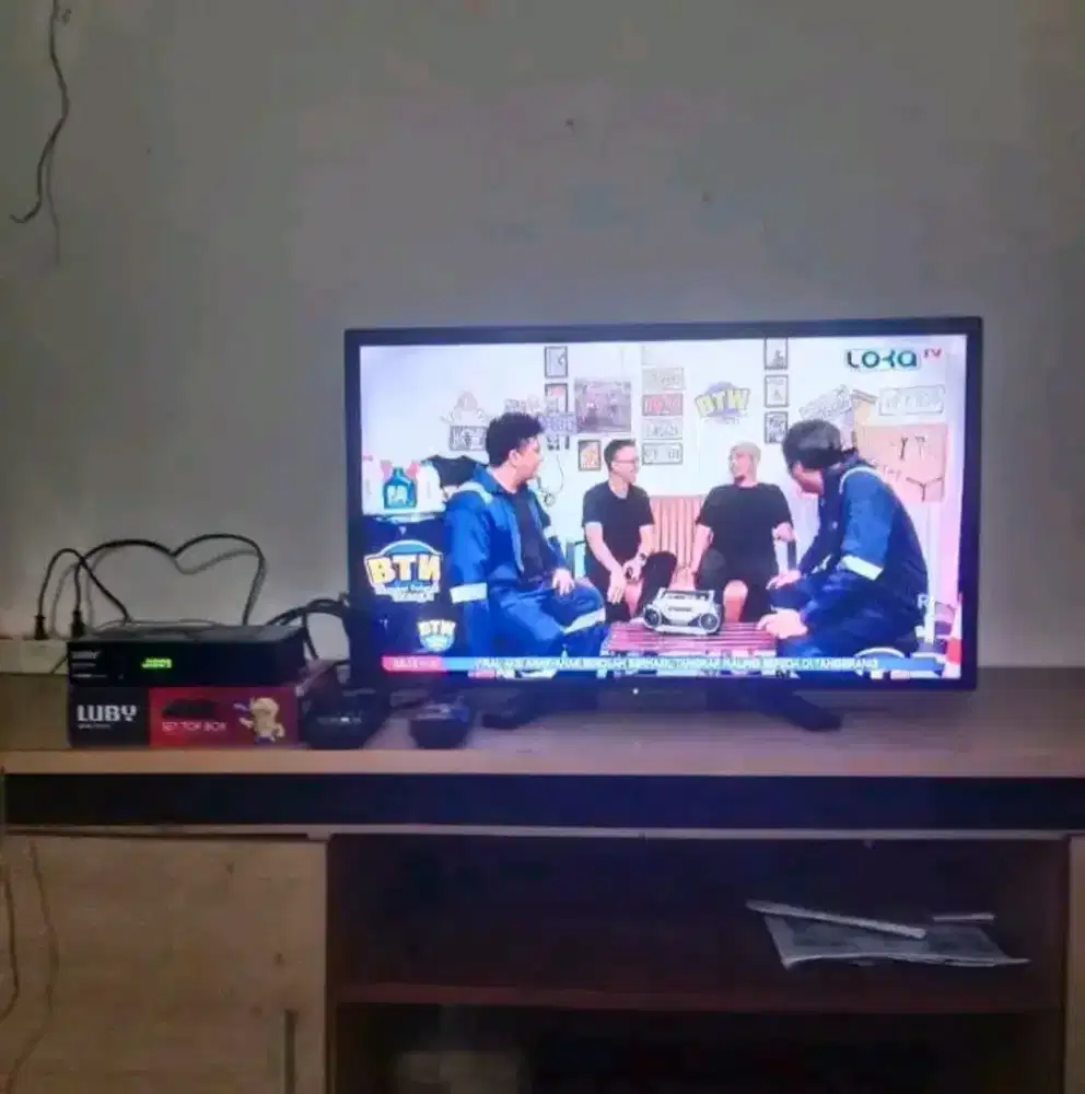 Jual TV sharp 24 inchi mulus