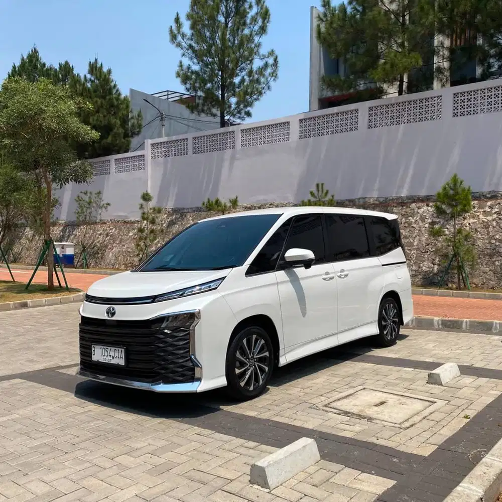 TOYOTA VOXY 2022 FACELIFT AT MATIC GENAP