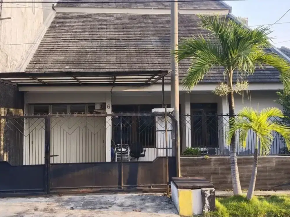 Rumah Sutorejo Jalan Utama Hadap Utara