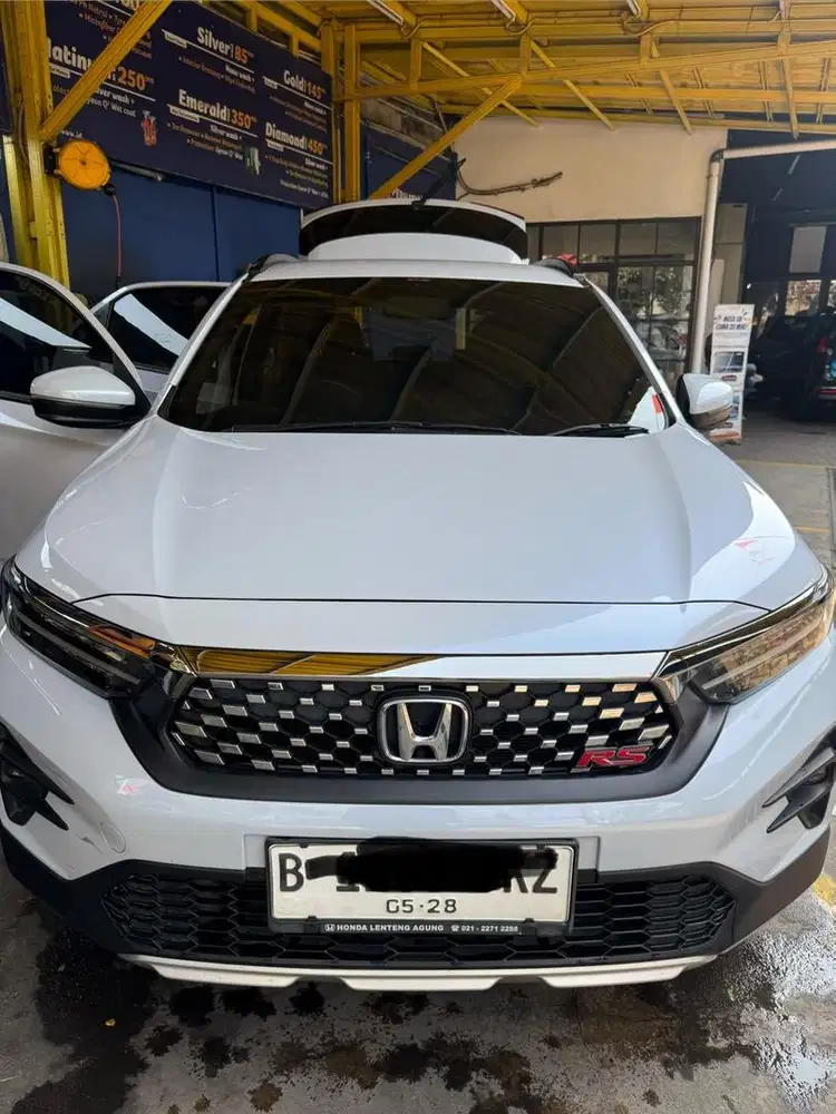 Honda WRV type RS, putih, km 32 rb full record honda