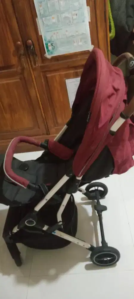 Stroller bayi merek babyelle dijual