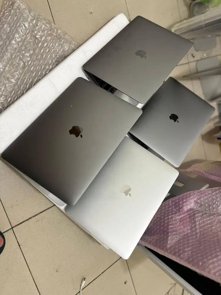 Macbook air i3 2020 ram 16gb 512 layar 13.3inc sekolah kuliah kerja B