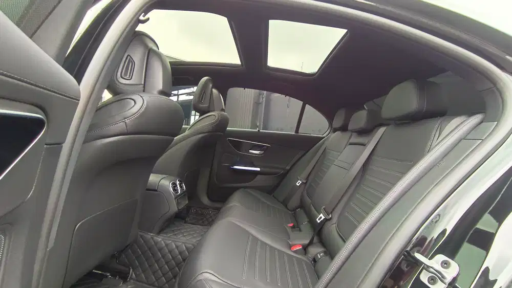 Mercedes Benz C300 AMG Line tahun 2023