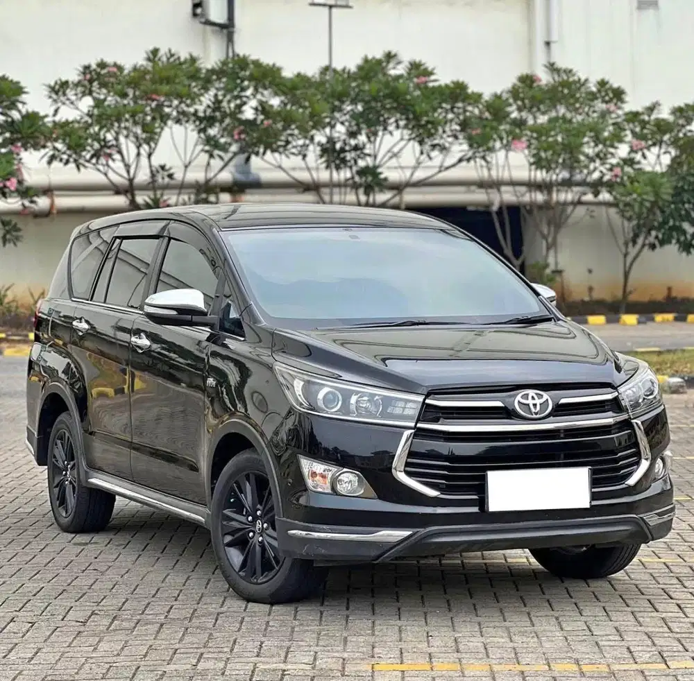 PAJAK PANJANG Innova Venturer AT 2017 Bensin Istimewa Condition