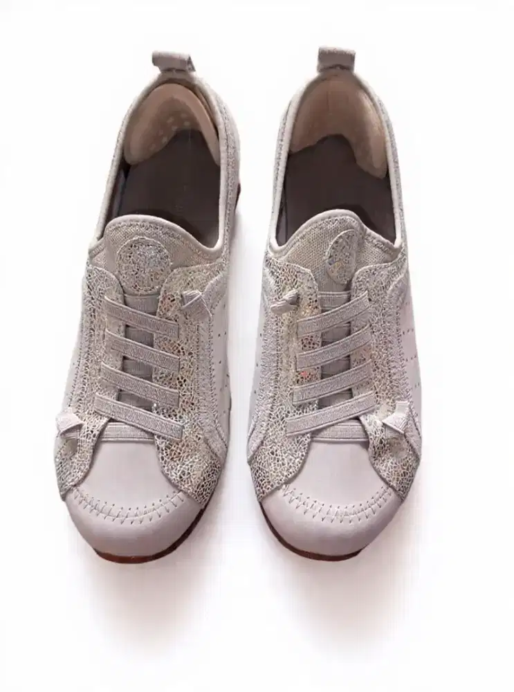 Sepatu wanita sneaker hush puppies