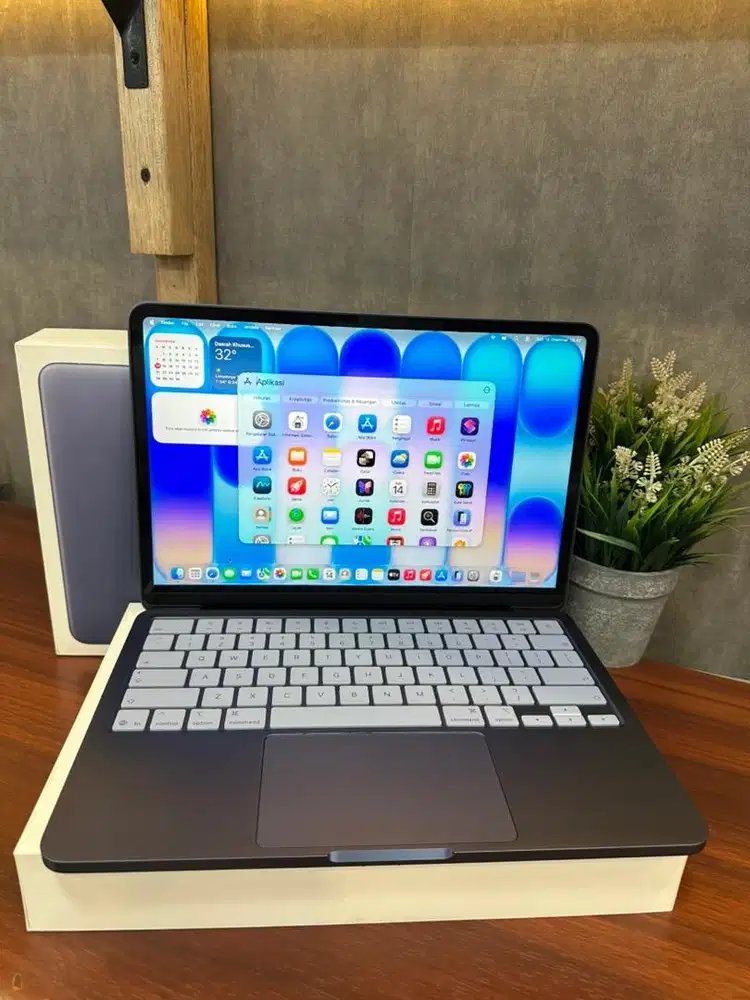 MacBook Neo 13-Inch 8/256GB Indigo iBox