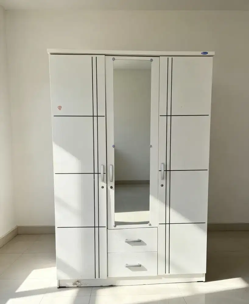 Lemari Pakaian 3 pintu Partikel