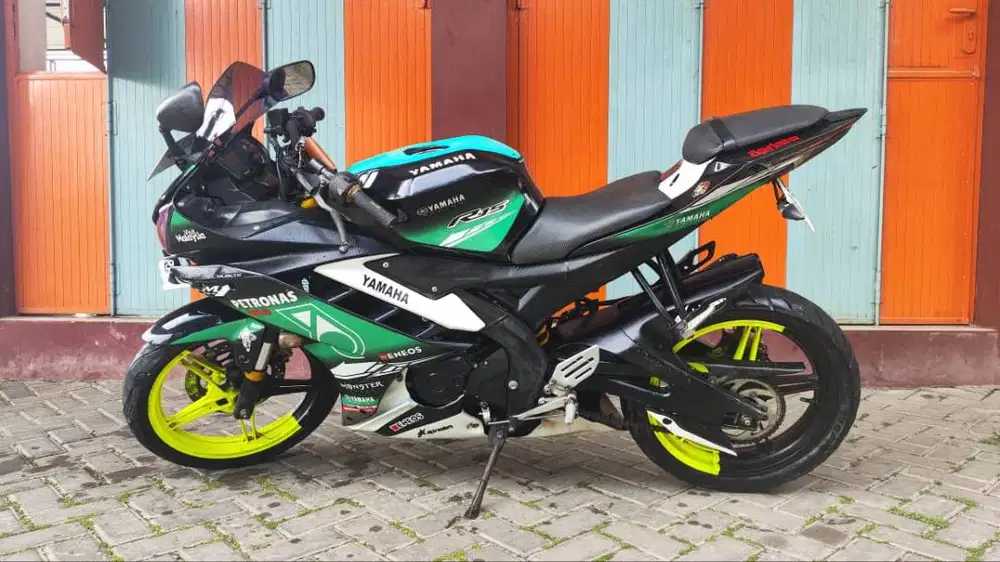 Yamaha YZF R15 V2 Tahun 2015 Petronas