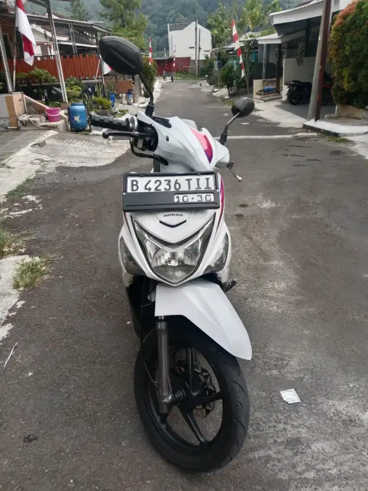 Honda Beat Pop 2015 F1 Stater Halus Putih Terawat Joss