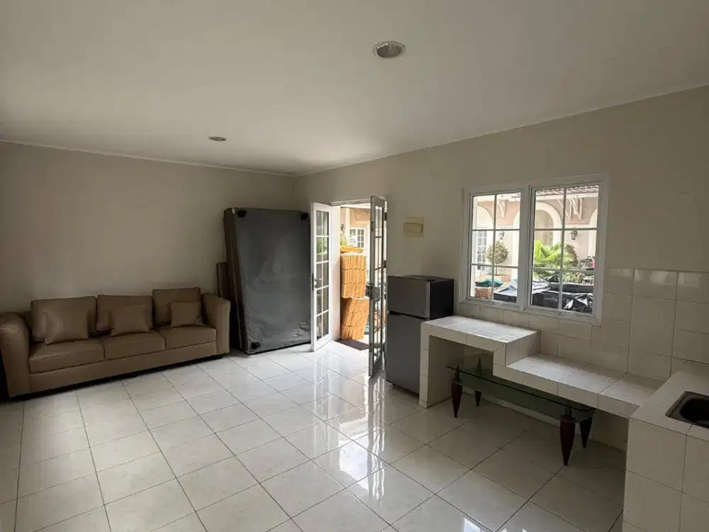 Dijual Rumah di Alesha - Vanya Park, BSD. Strategis, bisa jadi kost