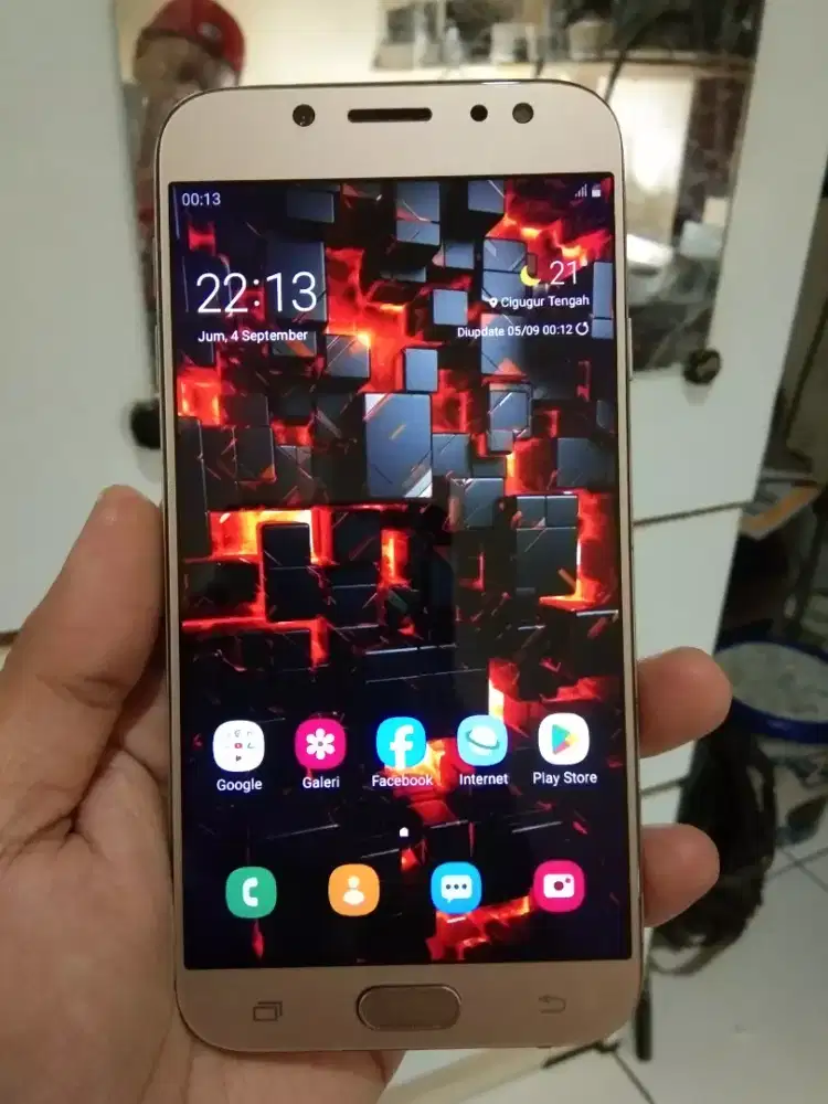 Samsung galaxy J7 pro 4G 3/32 layar 5.5 inchi gold