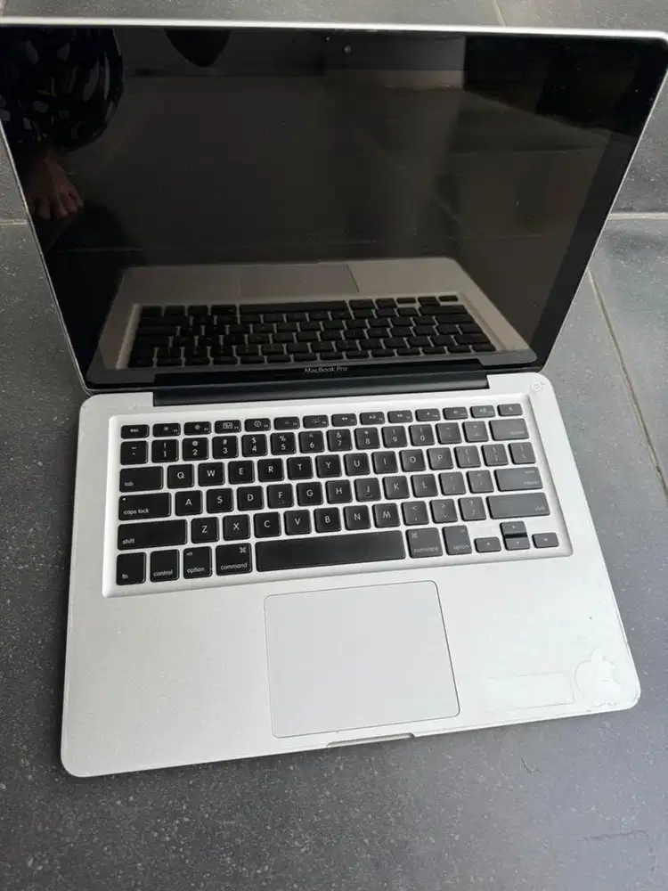 MacBook Pro 13 inch Unibody A1278 minus baterai & lemot (jual seadanya