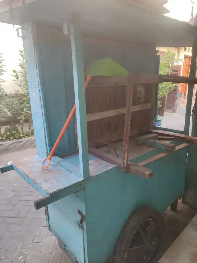 Rombong bekas jamu