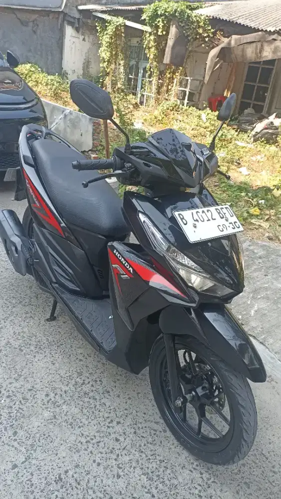Honda Vario 125 LED CBS ISS tahun 2015.