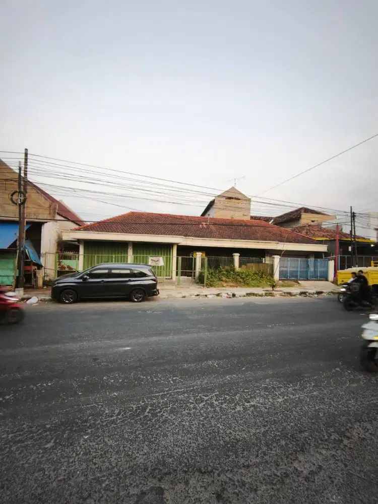 Rumah Usaha Tanah dan Rumah Burung Wallet Depan Pasar Rengel