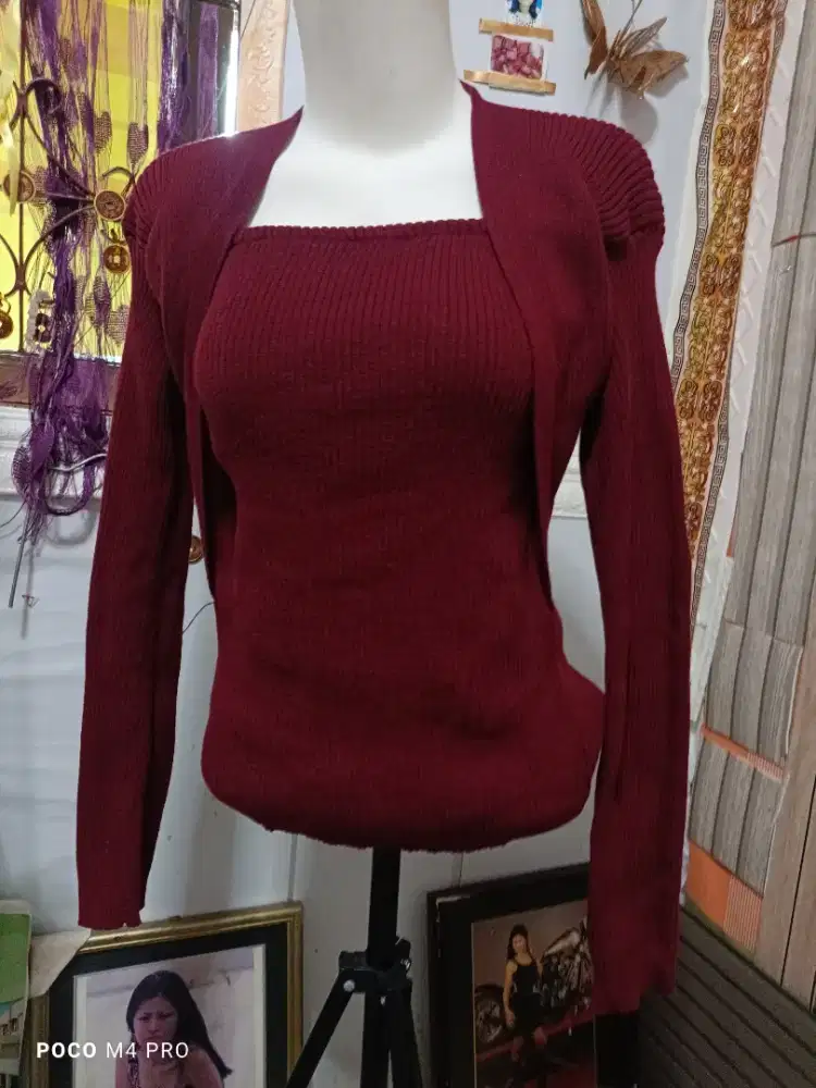 Atasan lengan panjang merah maroon