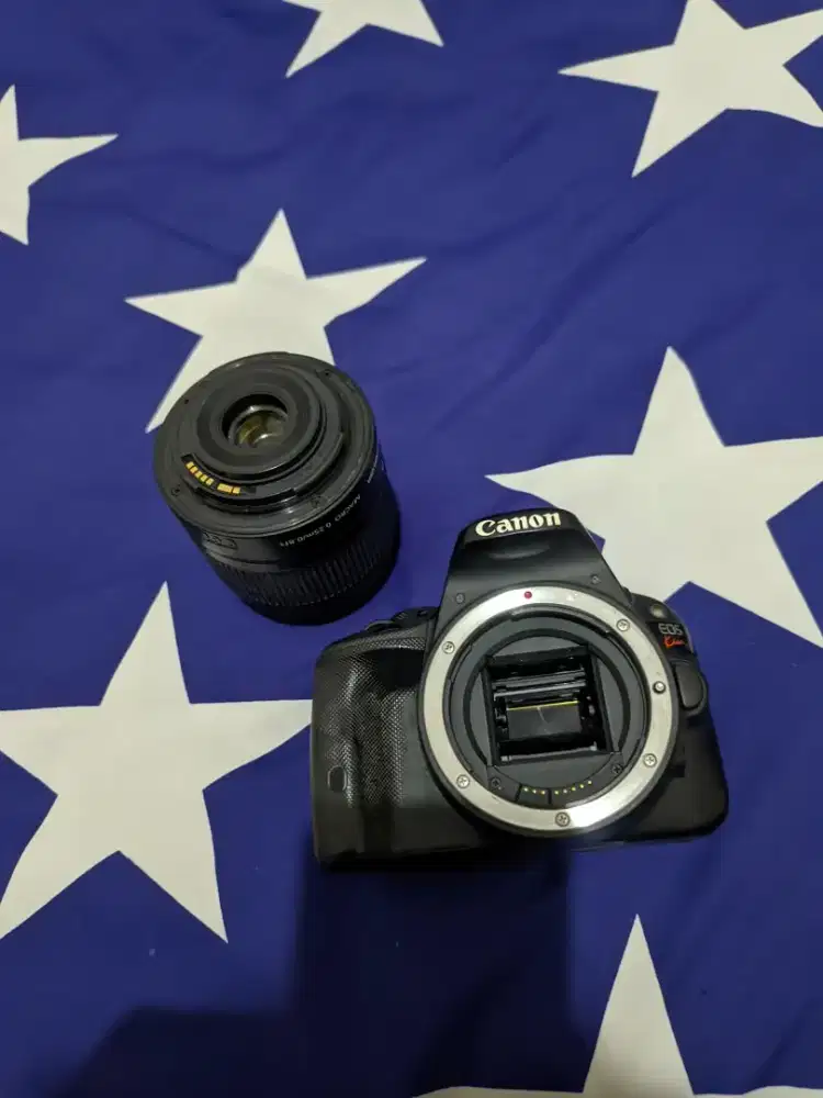 Kamera DSLR Canon EOS Kiss (Body + Lensa Kit) - Minus Tanpa Baterai
