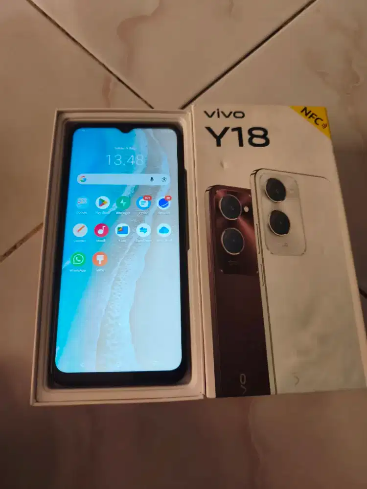 Vivo y18 ram 4/64 gb HP dos mesin mulus dan mesin segel