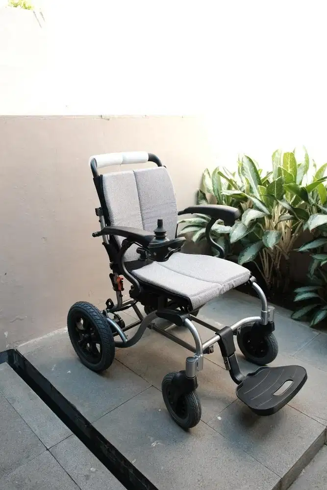 Kursi roda elektrik Yuweel d130el