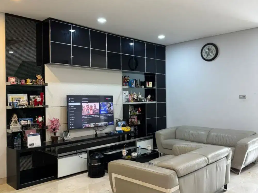 Rumah Modern Ada Gym & Home Theaterpermata Buana - Jakarta Barat