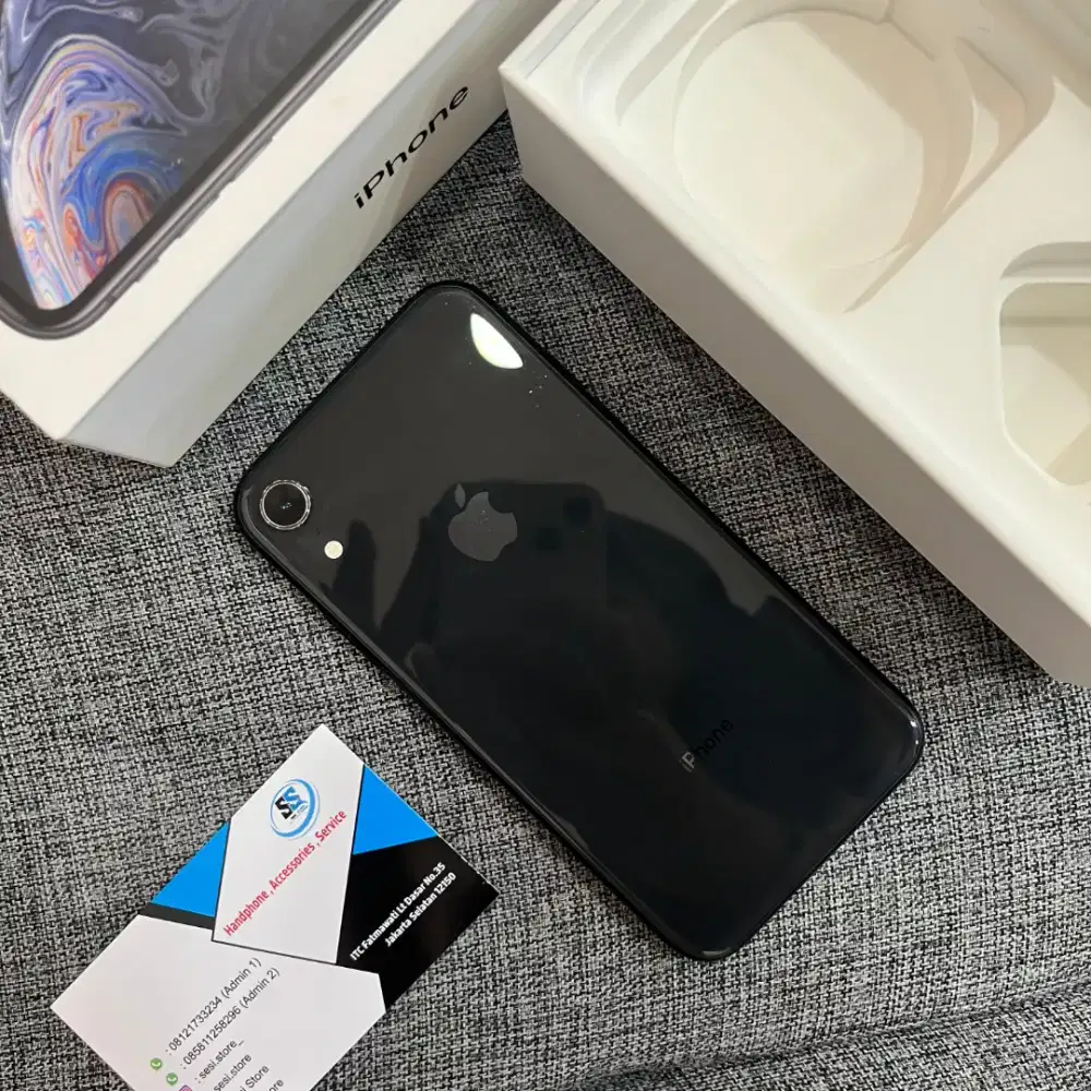 Iphone Xr 64gb mulus lengkap jual cepet !!