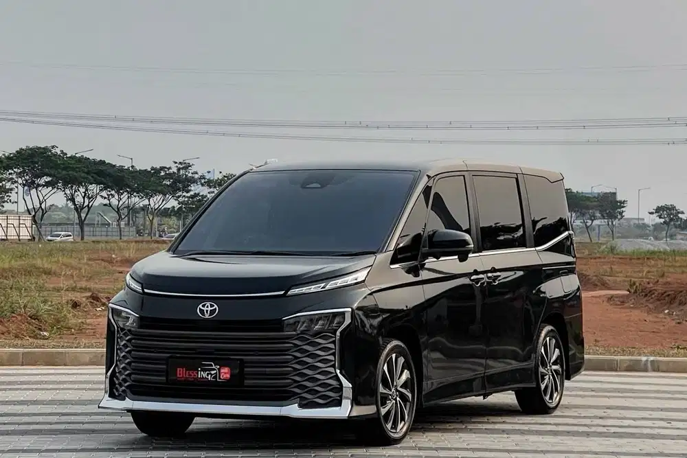 Toyota New Voxy 2.0 AT Matic 2022 Hitam Metalik DP 1 jt