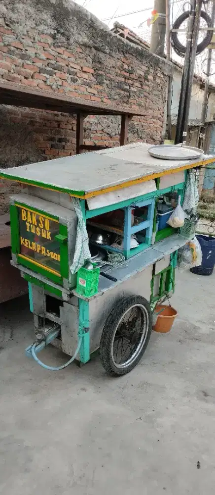 Gerobak mie ayam dan bakso