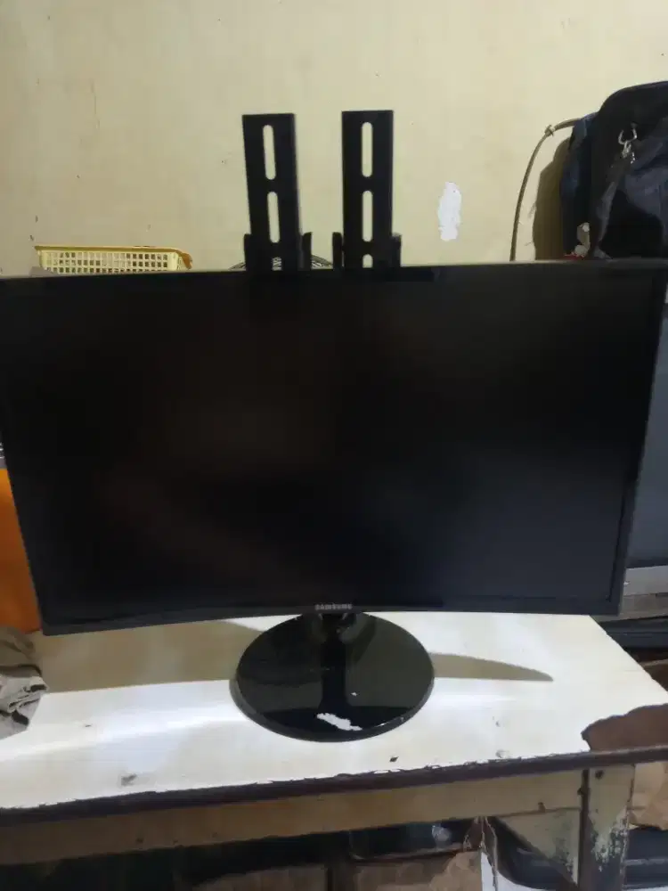 DI JUAL CEPAT LCD SAMSUNG MODEL C24F390FHE 2ND