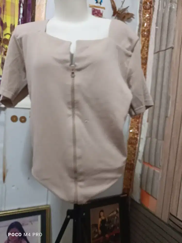 Atasan coklat muda