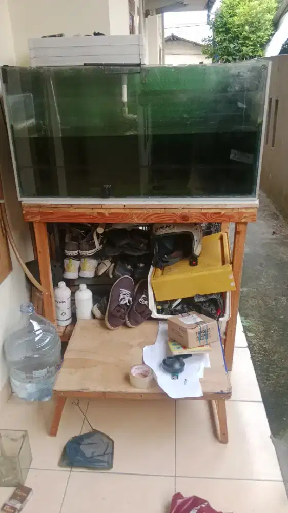 Meja kayu & aquarium Tinggal colok