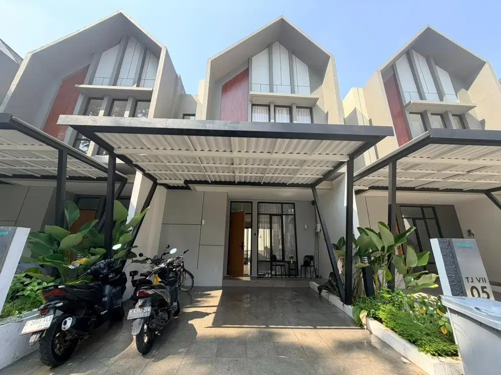 Dijual rumah cantik dengan kolam renang + furnish