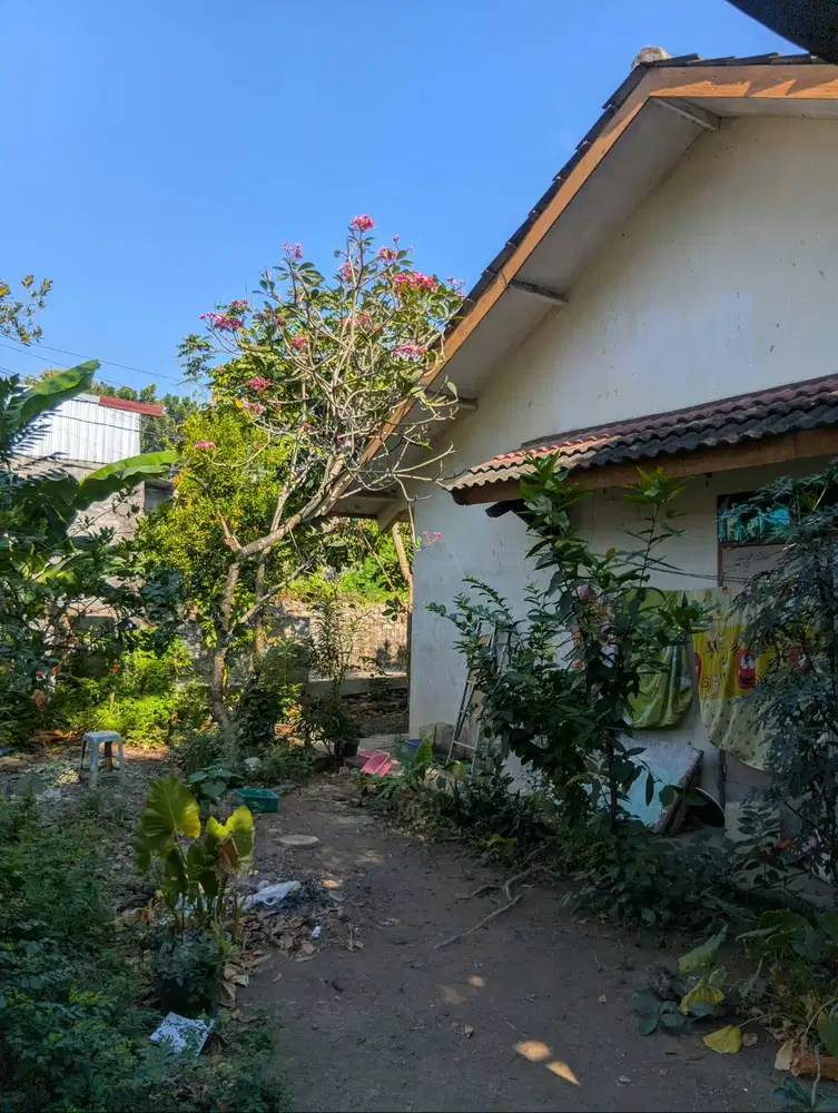Dijual Tanah dan bangunan lokasi strategis