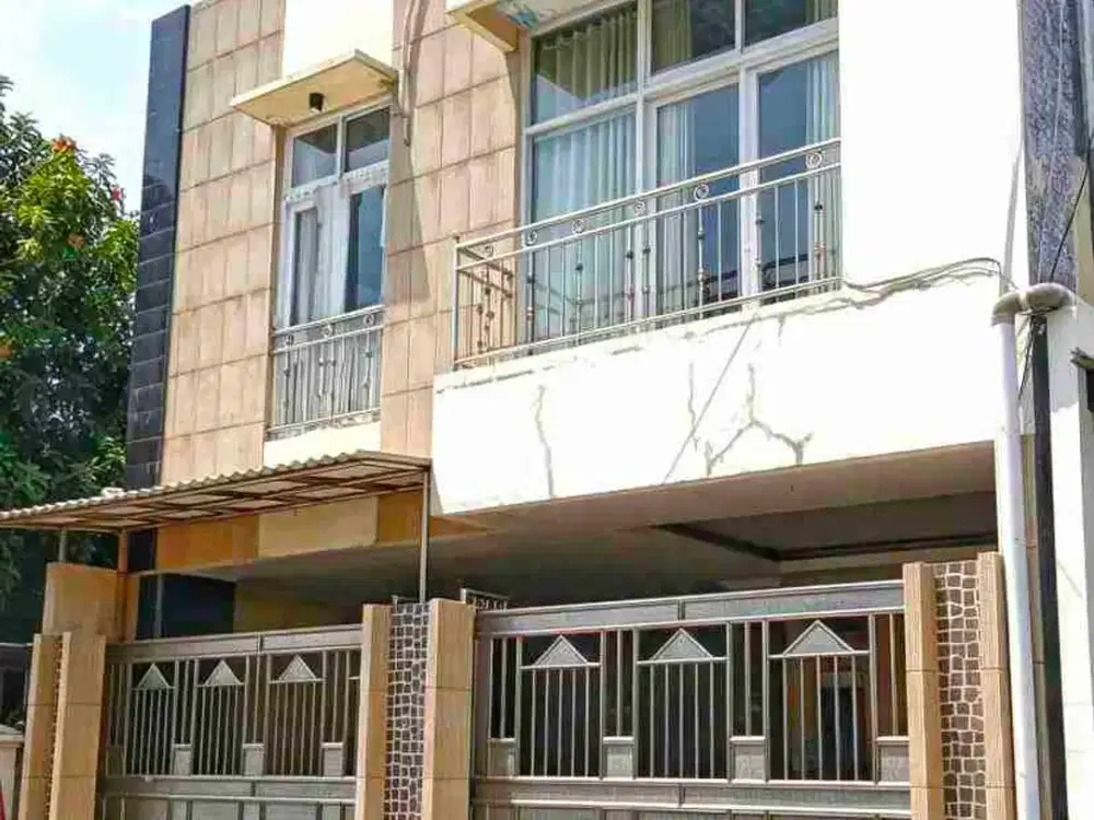 Rumah Bagus 2.5lt Dekat ke Mall Solo Square