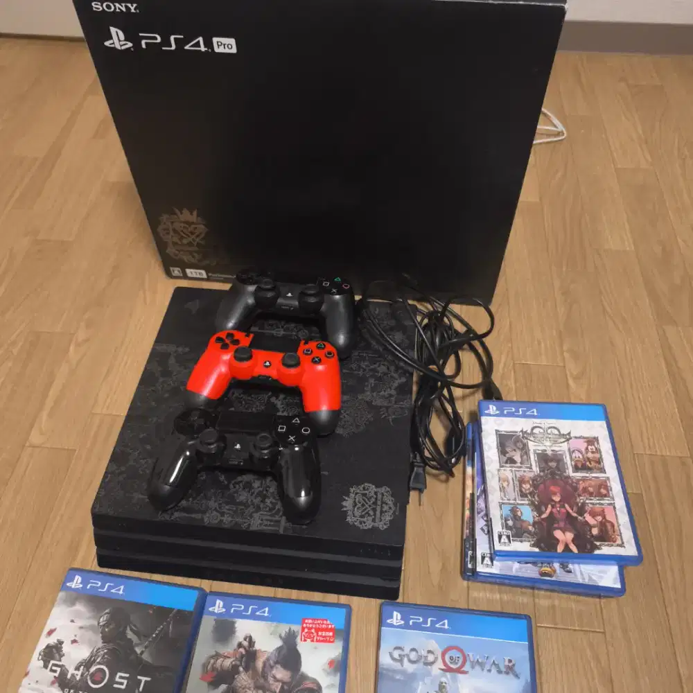 Ps4 pro limited edition 1Tb (KINGDOM HEARTS III)