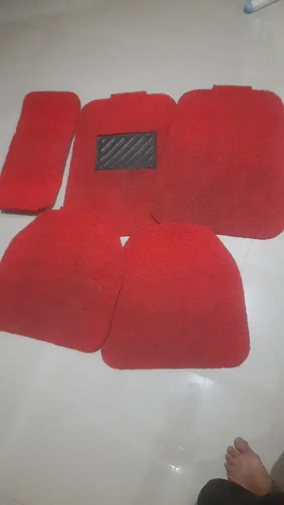Karpet mobil bekas calya