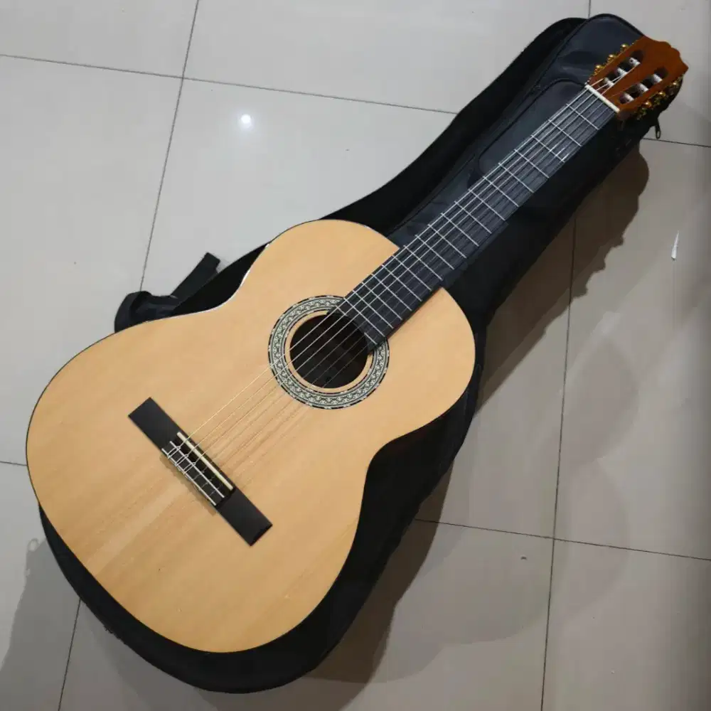 Gitar akustik IGS Sonido Ivan guitar studio