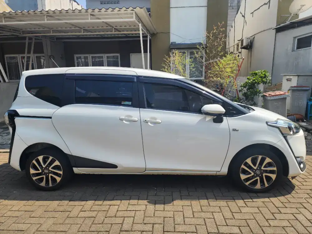 Di Jual Sienta V AT CVT 2018 akhir