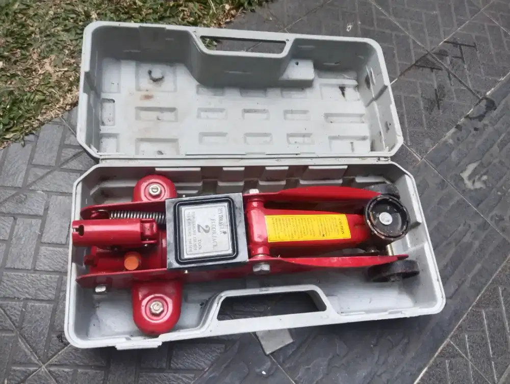 Dongkrak Buaya untuk Mobil