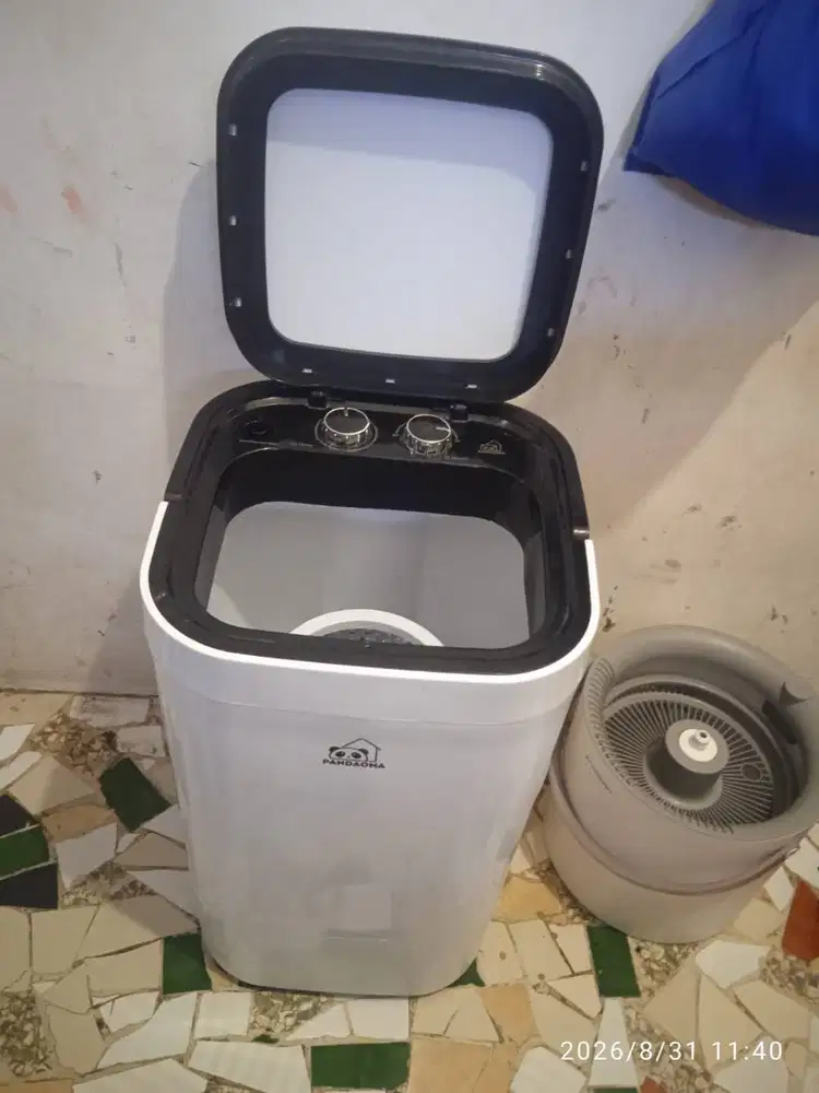 Mesin cuci mini . Merek PANDAOMA