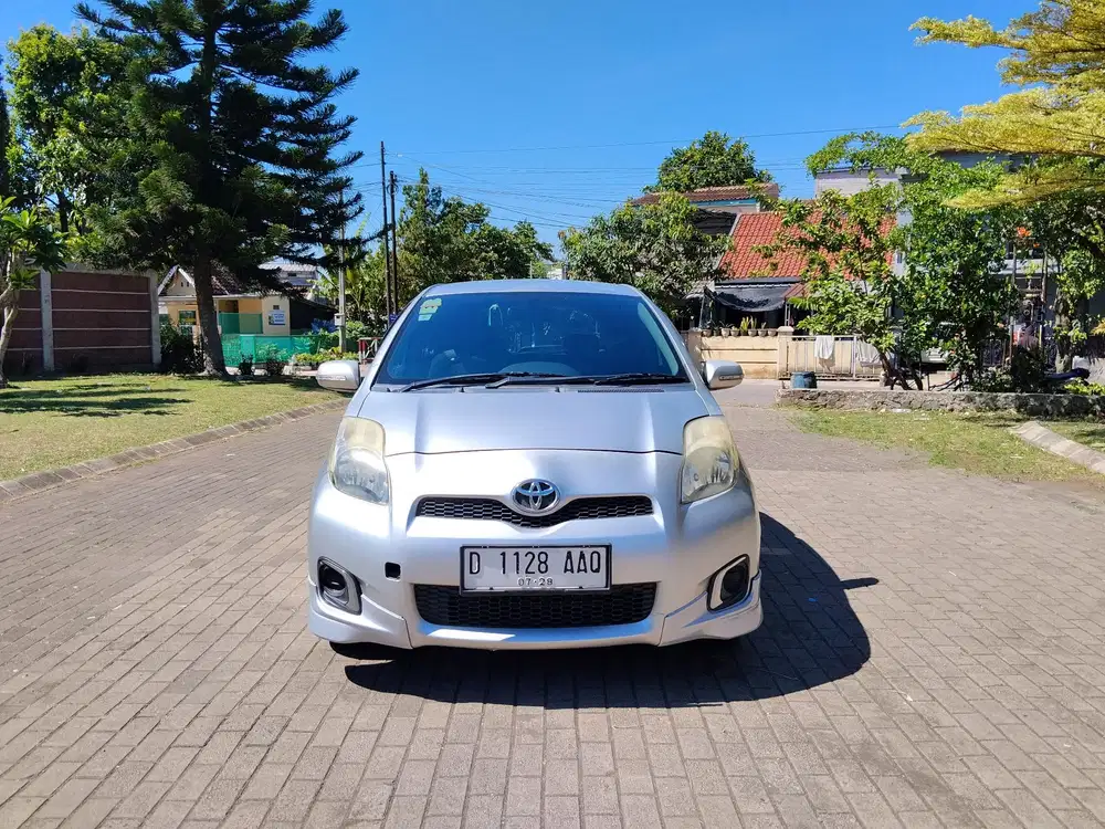 Toyota yaris e 1.5 manual 2013 DP 5 jt