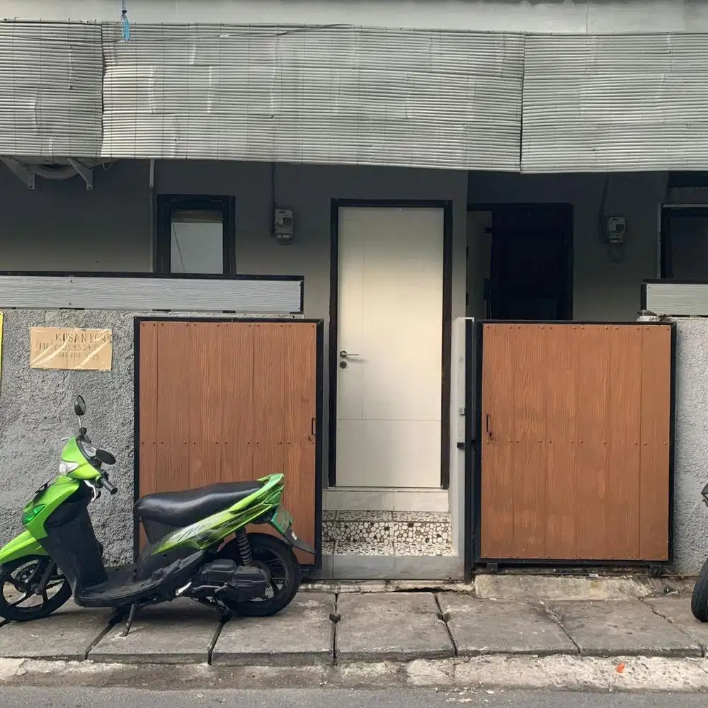 Kost / kontrakan menteng atas ( Ac / air panas / akses sendiri )