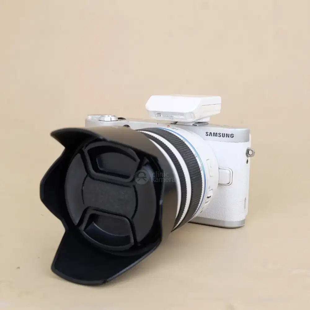 Samsung NX300 Kit 18-55mm OIS White
