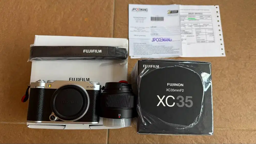 Fujifilm X-M5 Silver + Lensa XC 35mm Fullset Like New Garansi Juli 27