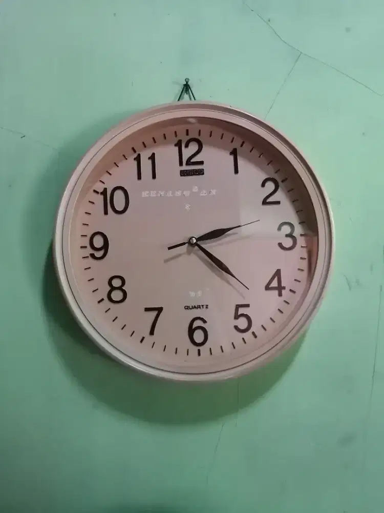 Jam dinding keico coklat susu