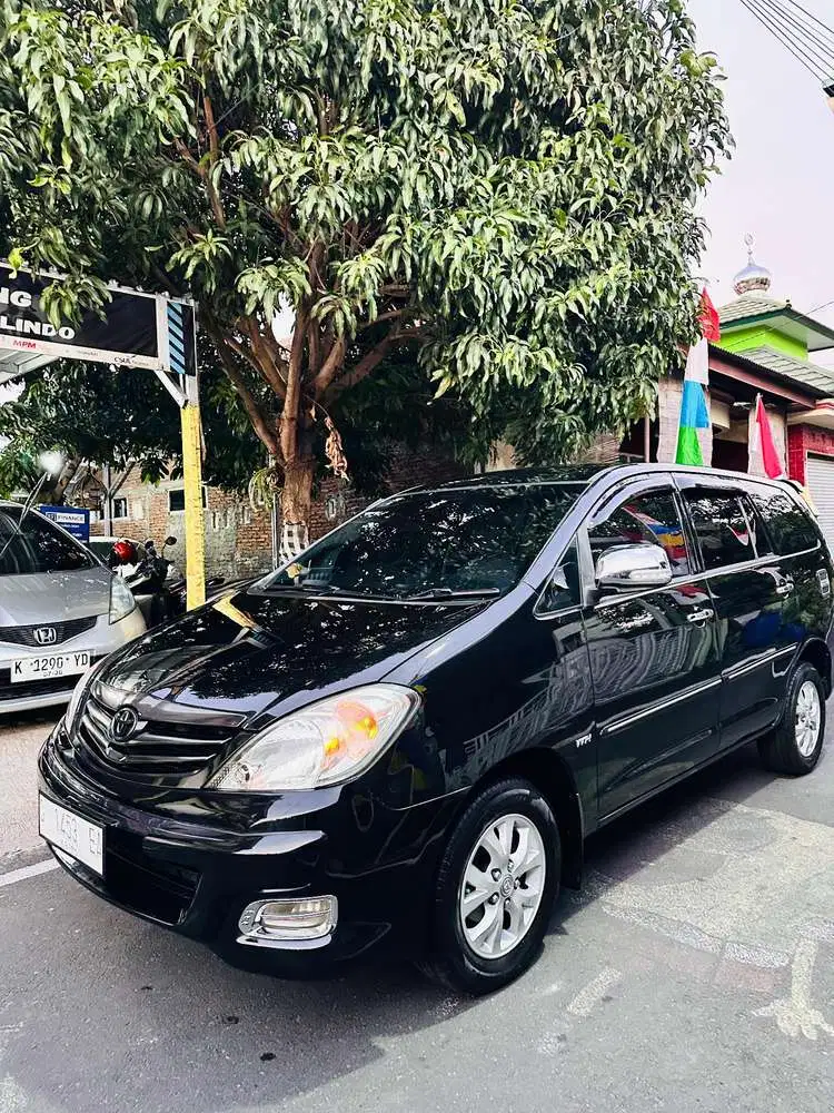 Toyota Kijang Innova 2010 Bensin