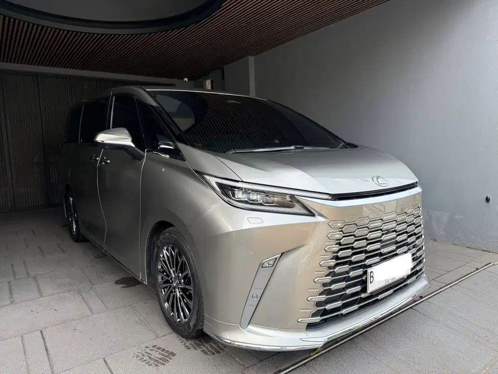 Lexus LM350h Hybrid 2025 Like new Grey Abu-abu bu alphard 2024/2026